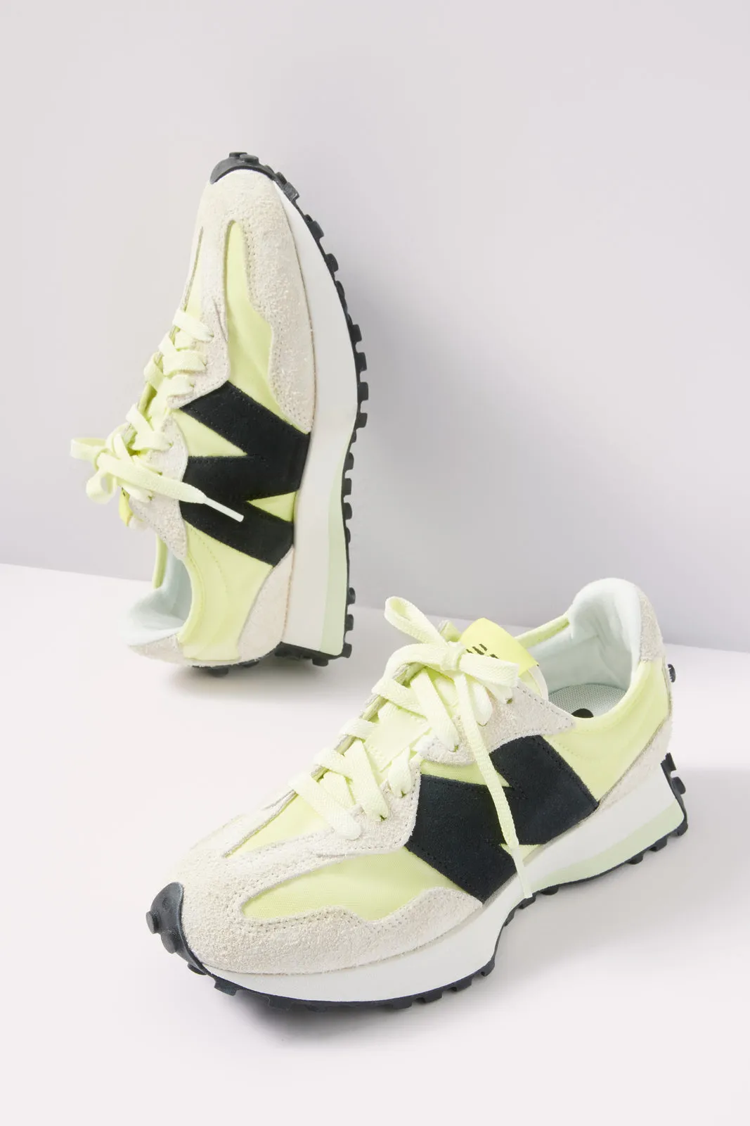 327 Sneaker