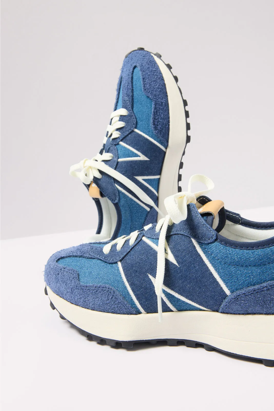327 Sneaker