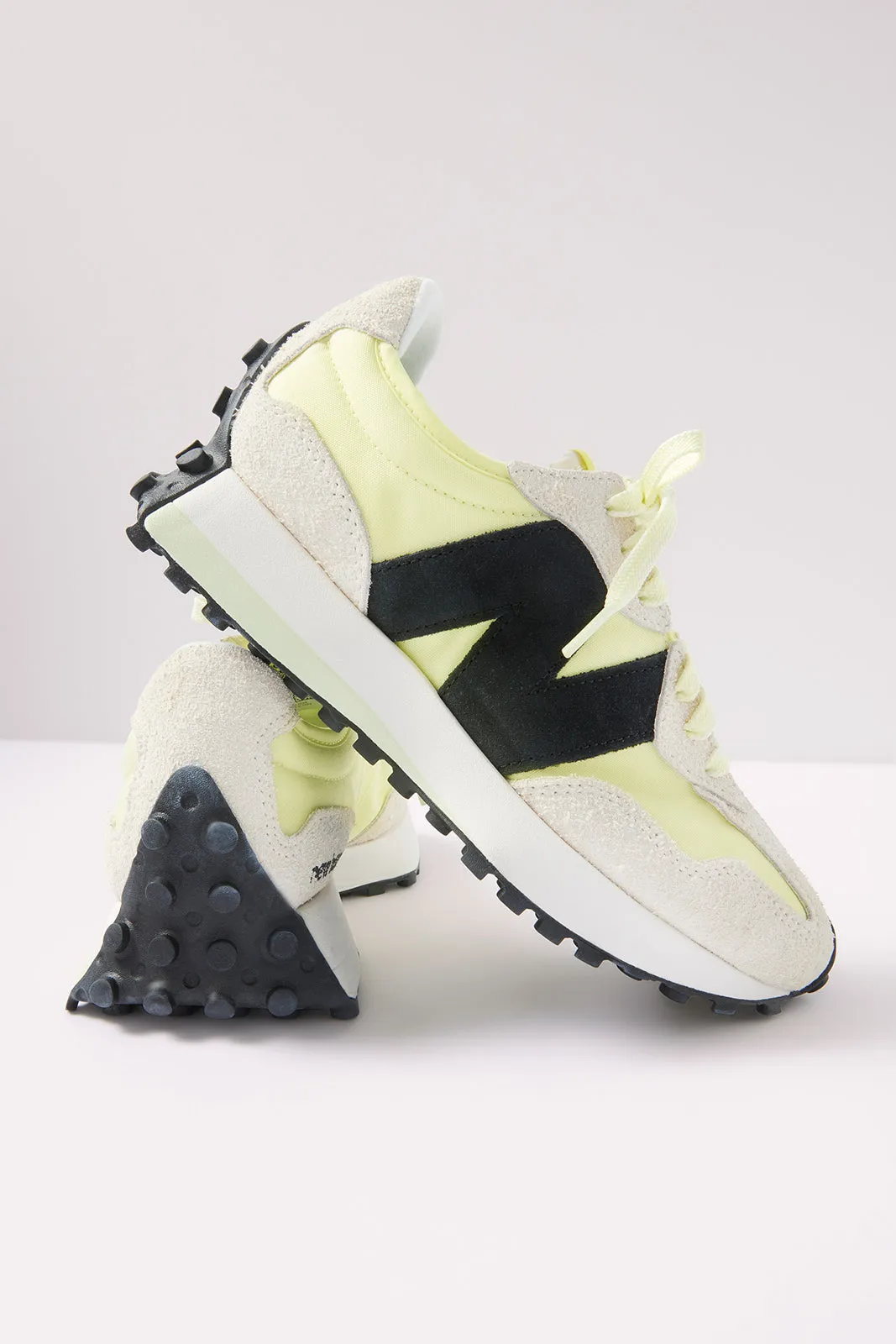 327 Sneaker