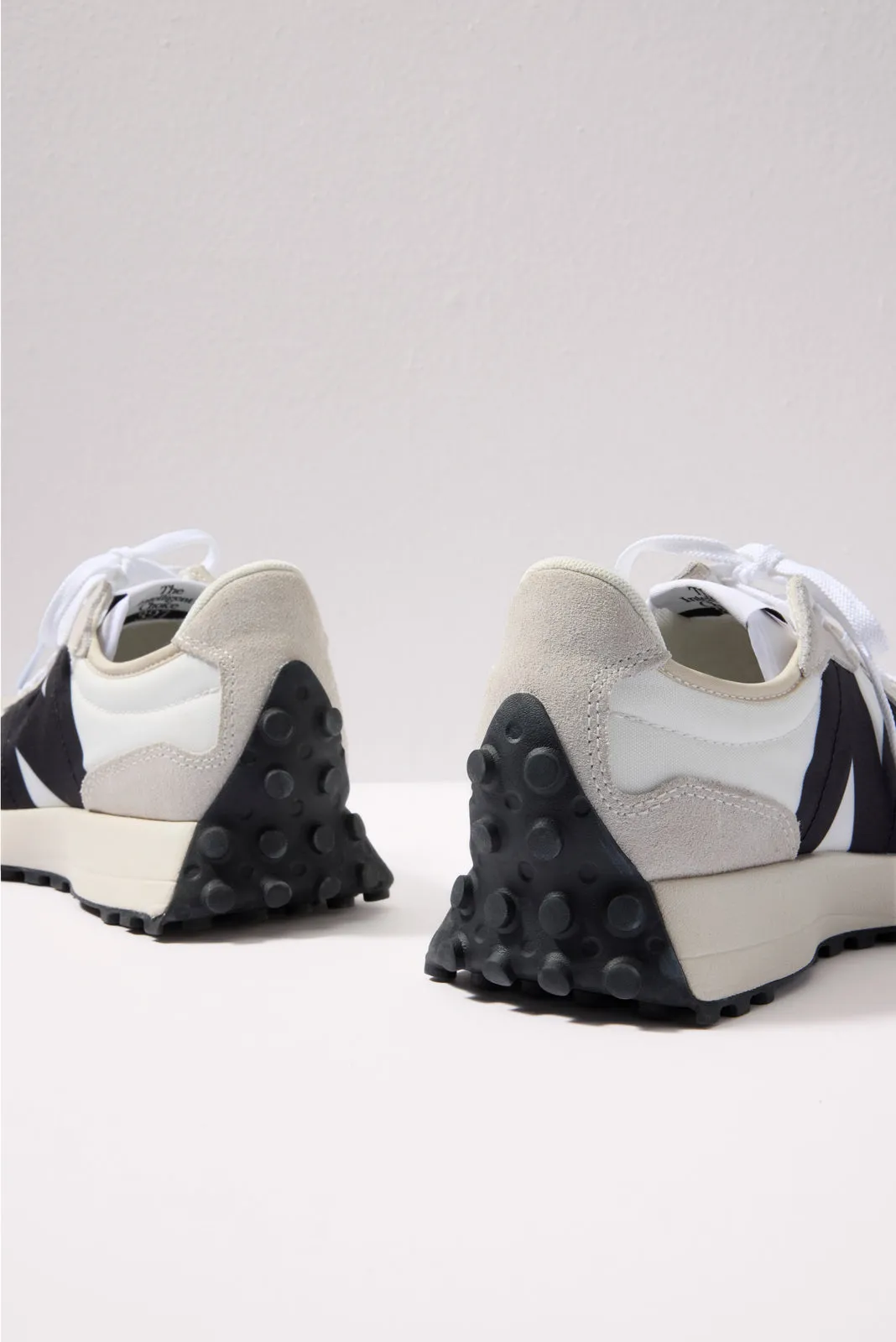 327 Sneaker