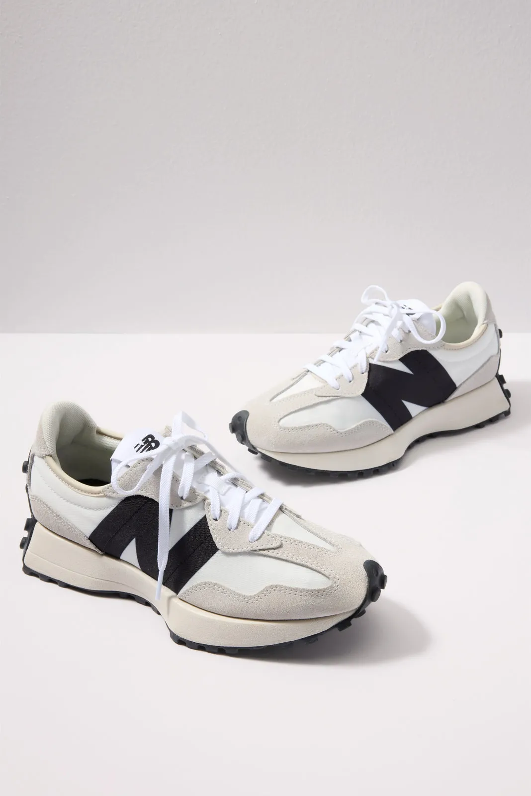 327 Sneaker