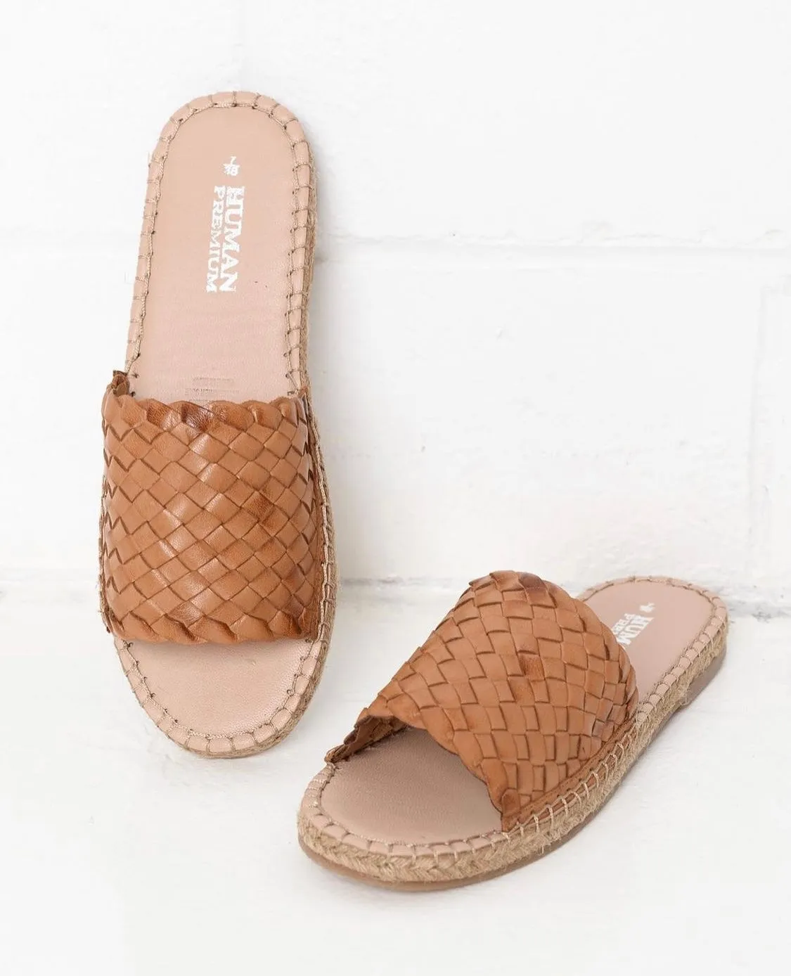 CHRISSY // Woven espadrille slides // Tan