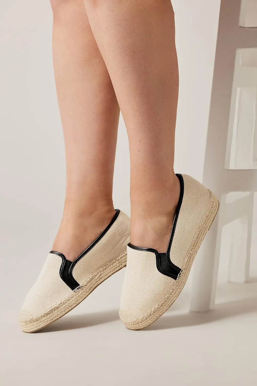 EVANS Women's Sneaker