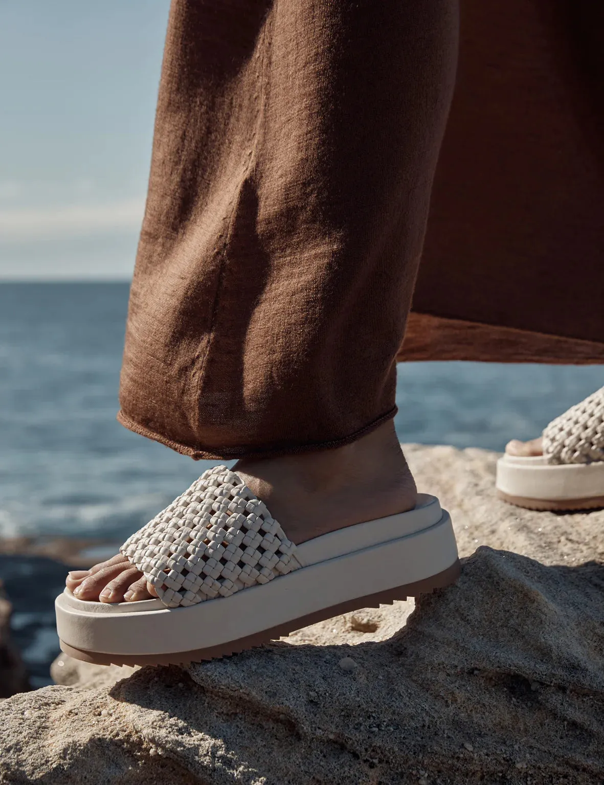Knotted Platform Slide - Milk