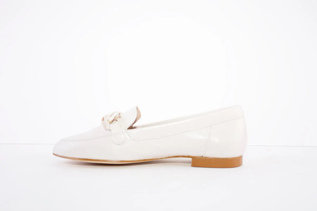 MARIA JAEN - 4015 FASHION LOAFER WITH CHAIN DETAIL - BEIGE LEATHER