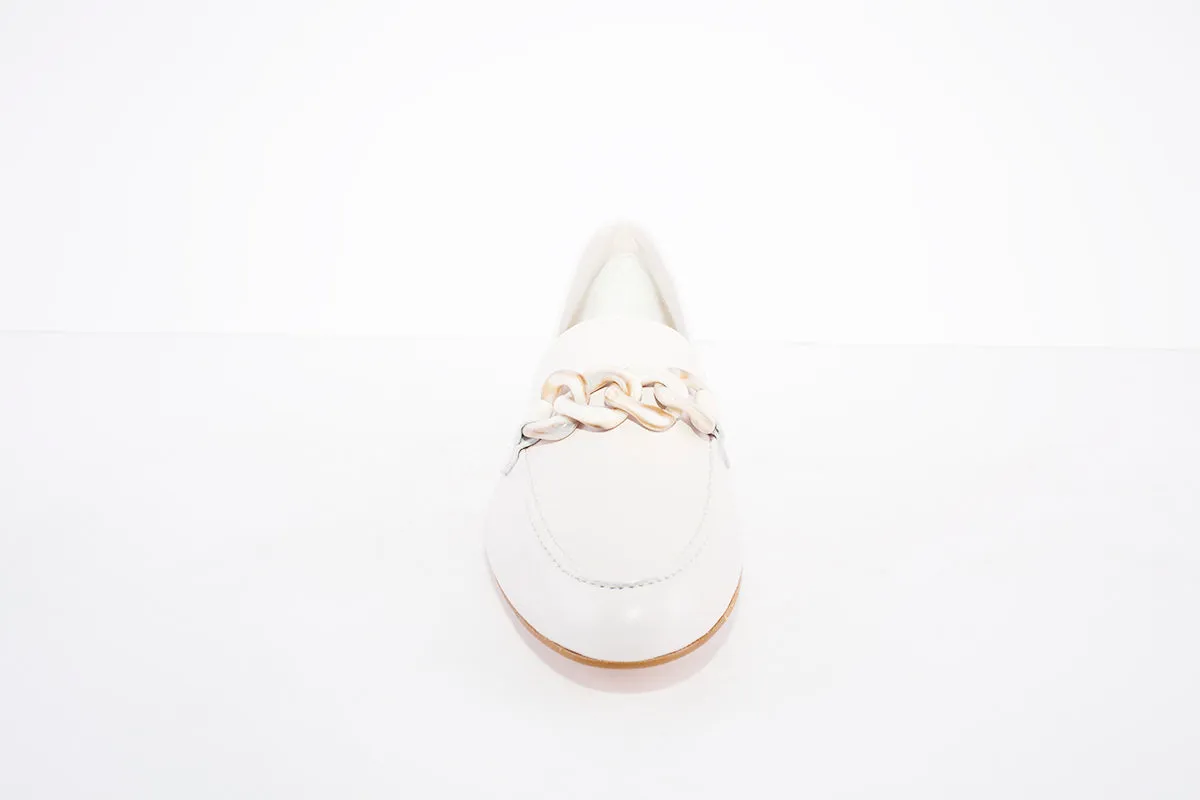MARIA JAEN - 4015 FASHION LOAFER WITH CHAIN DETAIL - BEIGE LEATHER