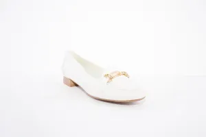 MARIA JAEN - 4023 FLAT LOAFER WITH GOLD CHAIN DETAIL - CREAM LEATHER