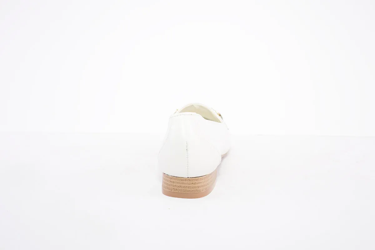 MARIA JAEN - 4023 FLAT LOAFER WITH GOLD CHAIN DETAIL - CREAM LEATHER