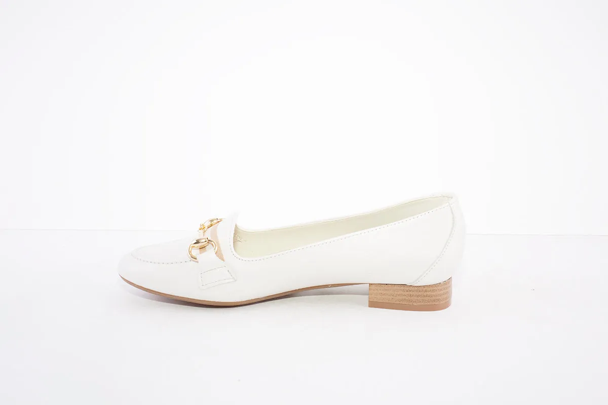 MARIA JAEN - 4023 FLAT LOAFER WITH GOLD CHAIN DETAIL - CREAM LEATHER