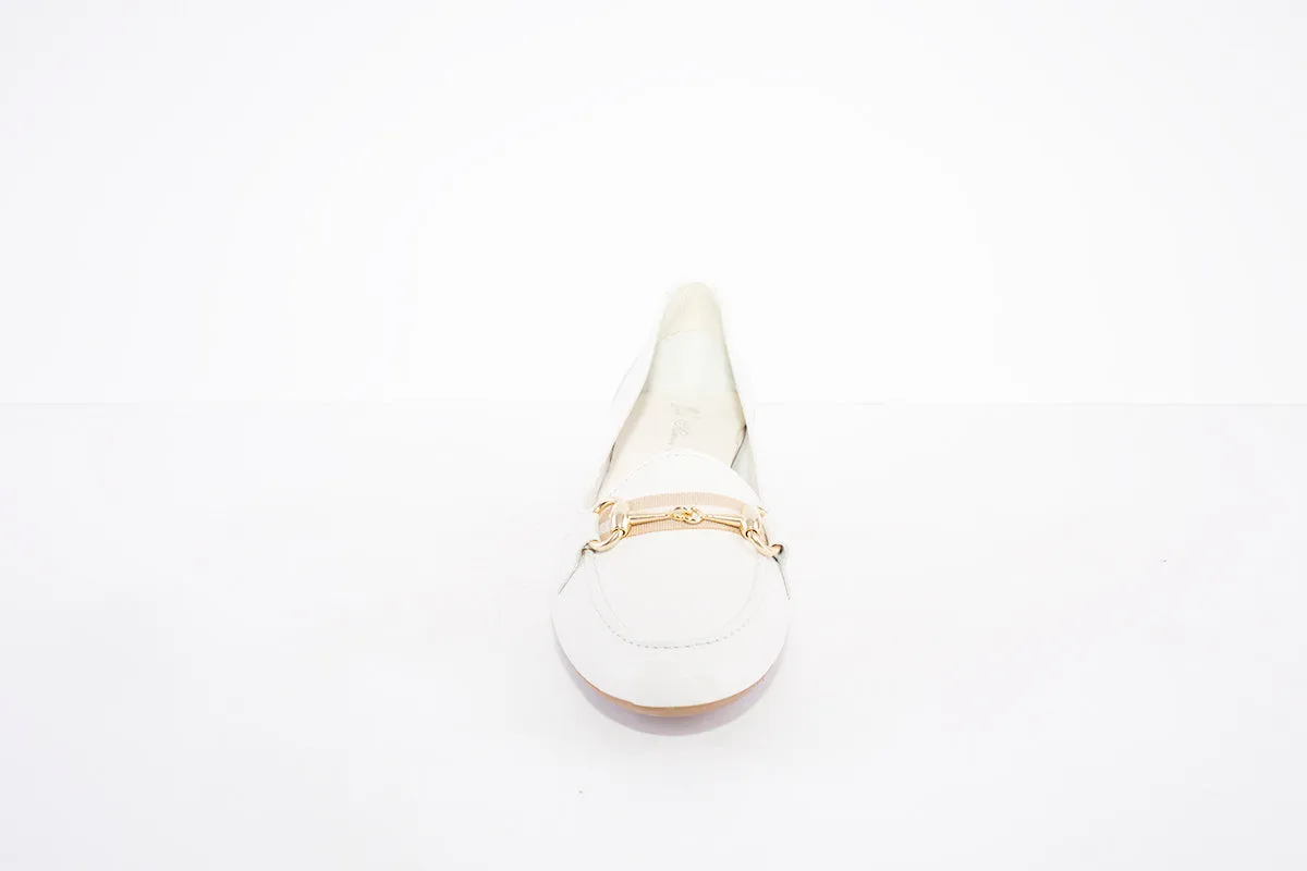 MARIA JAEN - 4023 FLAT LOAFER WITH GOLD CHAIN DETAIL - CREAM LEATHER