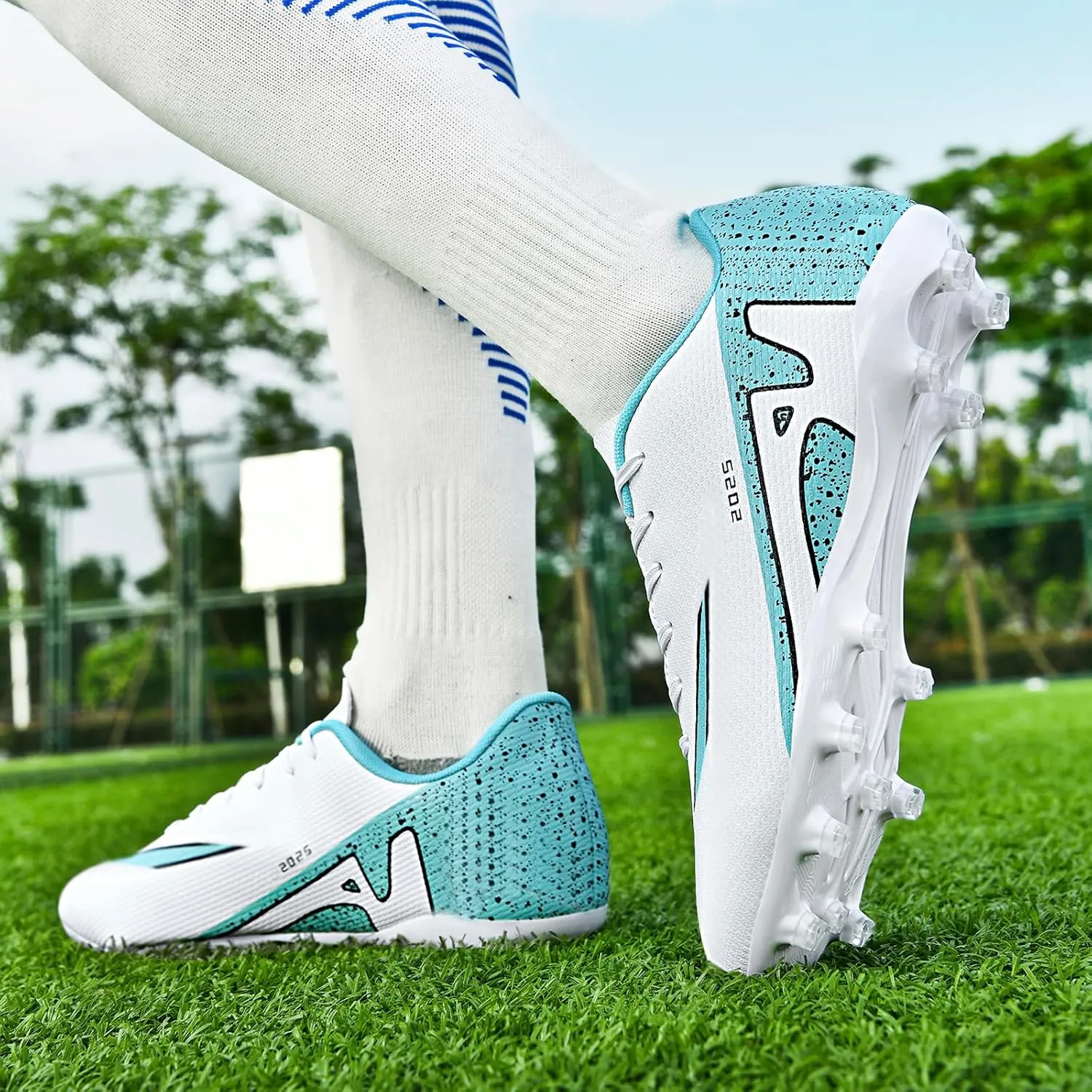Men's Soccer Shoes Football Cleats High-Tops Lace-Up Non-Slip Spikes Indoor Outdoor Sports Athletic Baseball Lacrosse Sneaker