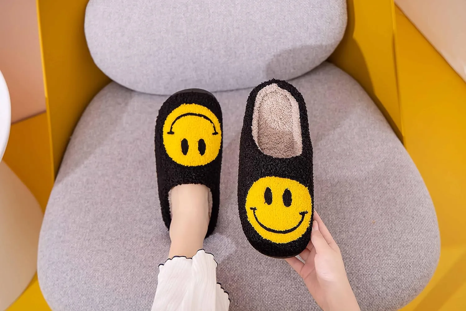 NEVEROLD Fun Happy Face Smile Emoticon Fluffy Sherpa Slip On House Slippers for Women and Men