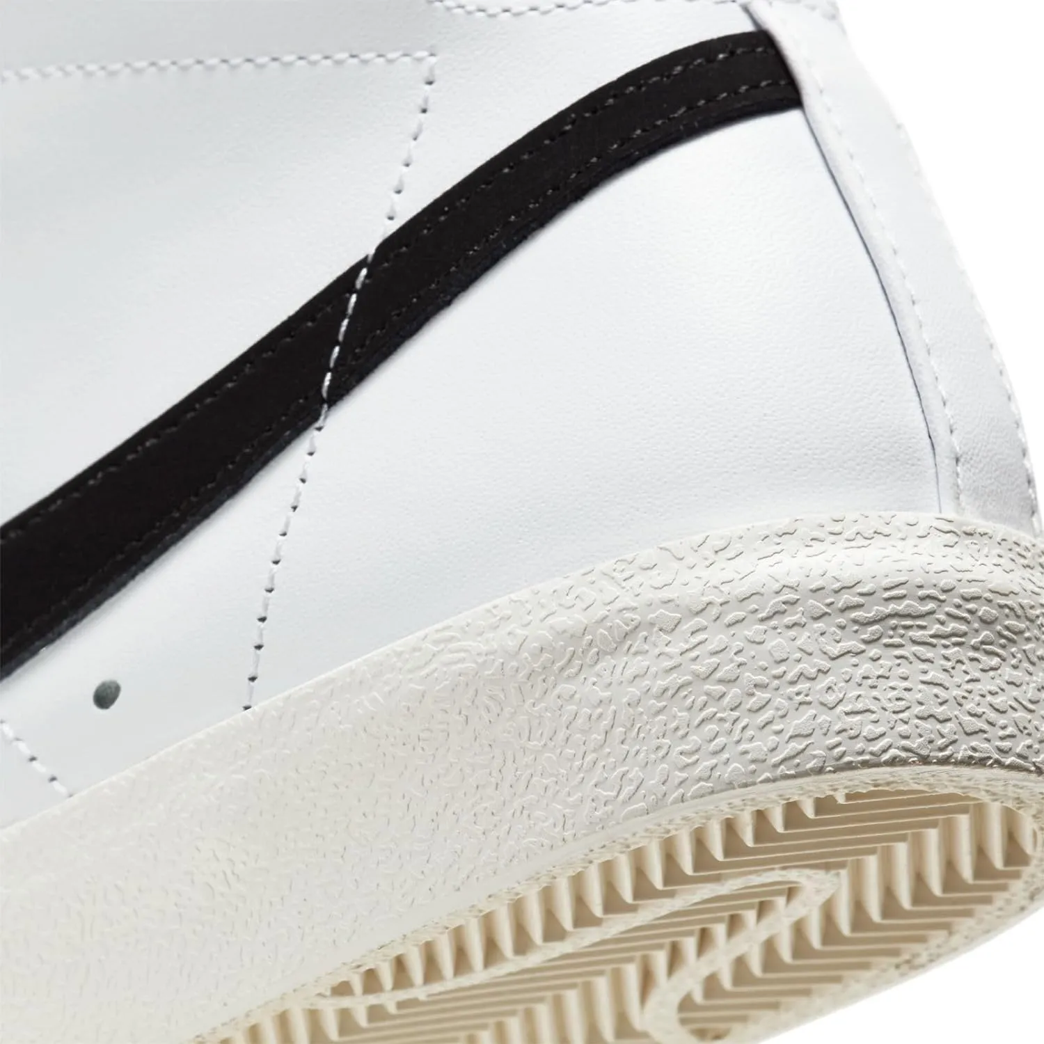 Nike Women's Sneaker, Medium