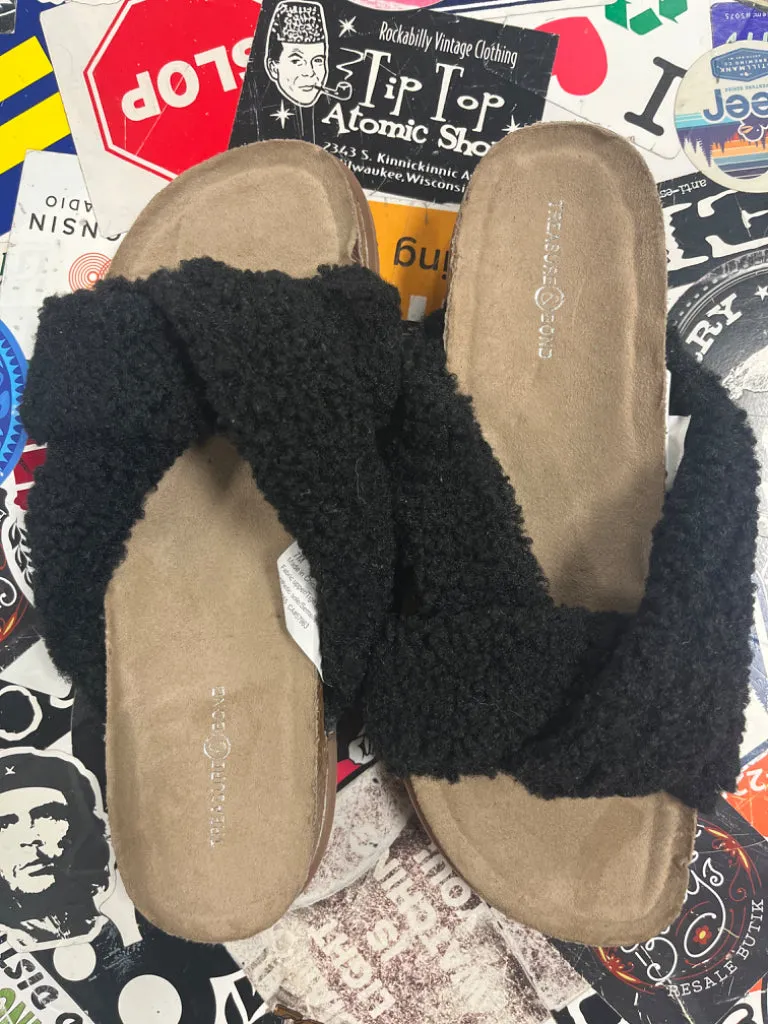 NWOT TREASURE & BOND FAUX SHEARLING SLIDE