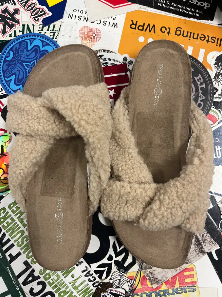 NWOT TREASURE & BOND FAUX SHEARLING SLIDE