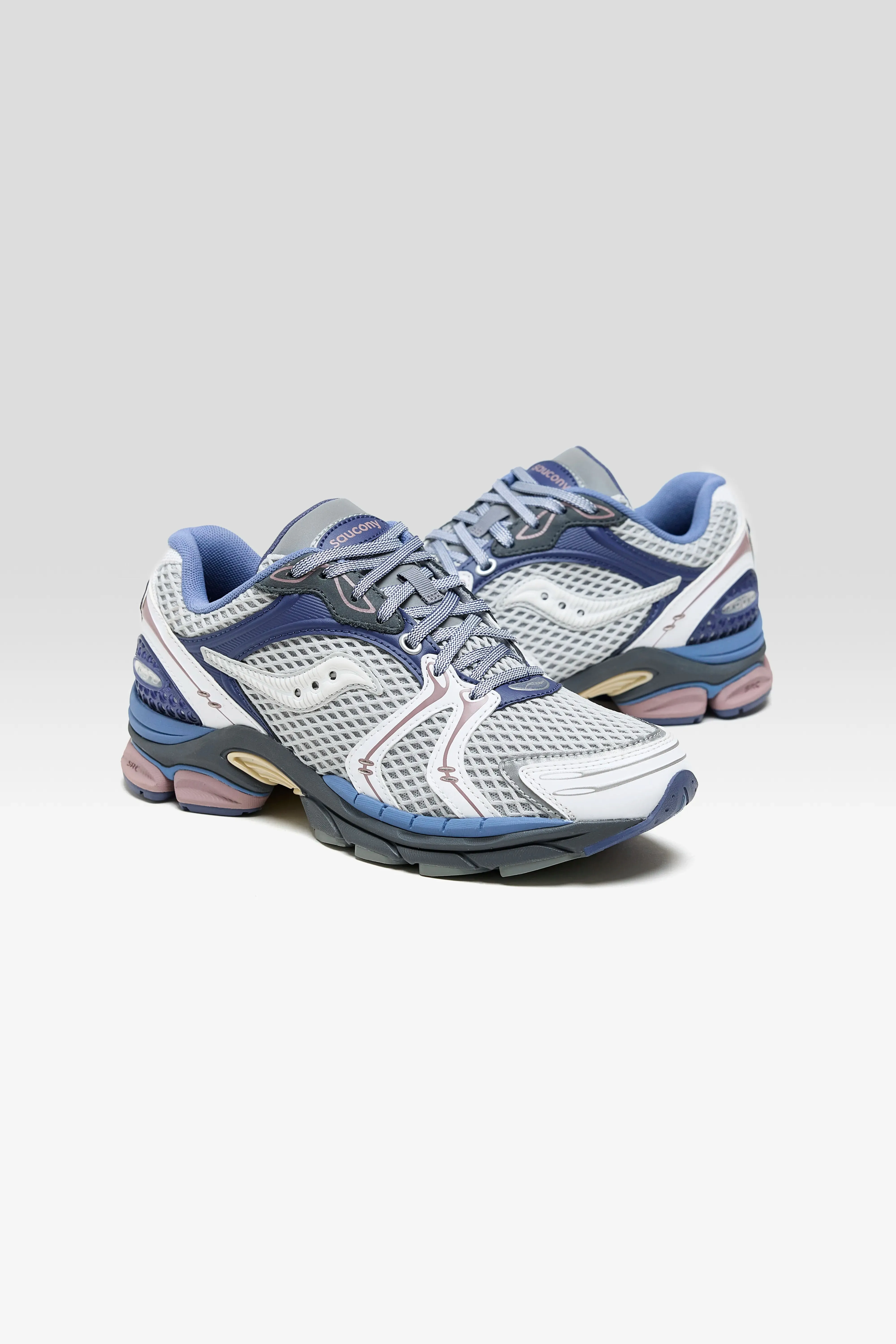 ProGrid Triumph 4 for Women  (251 / W / BLUE)