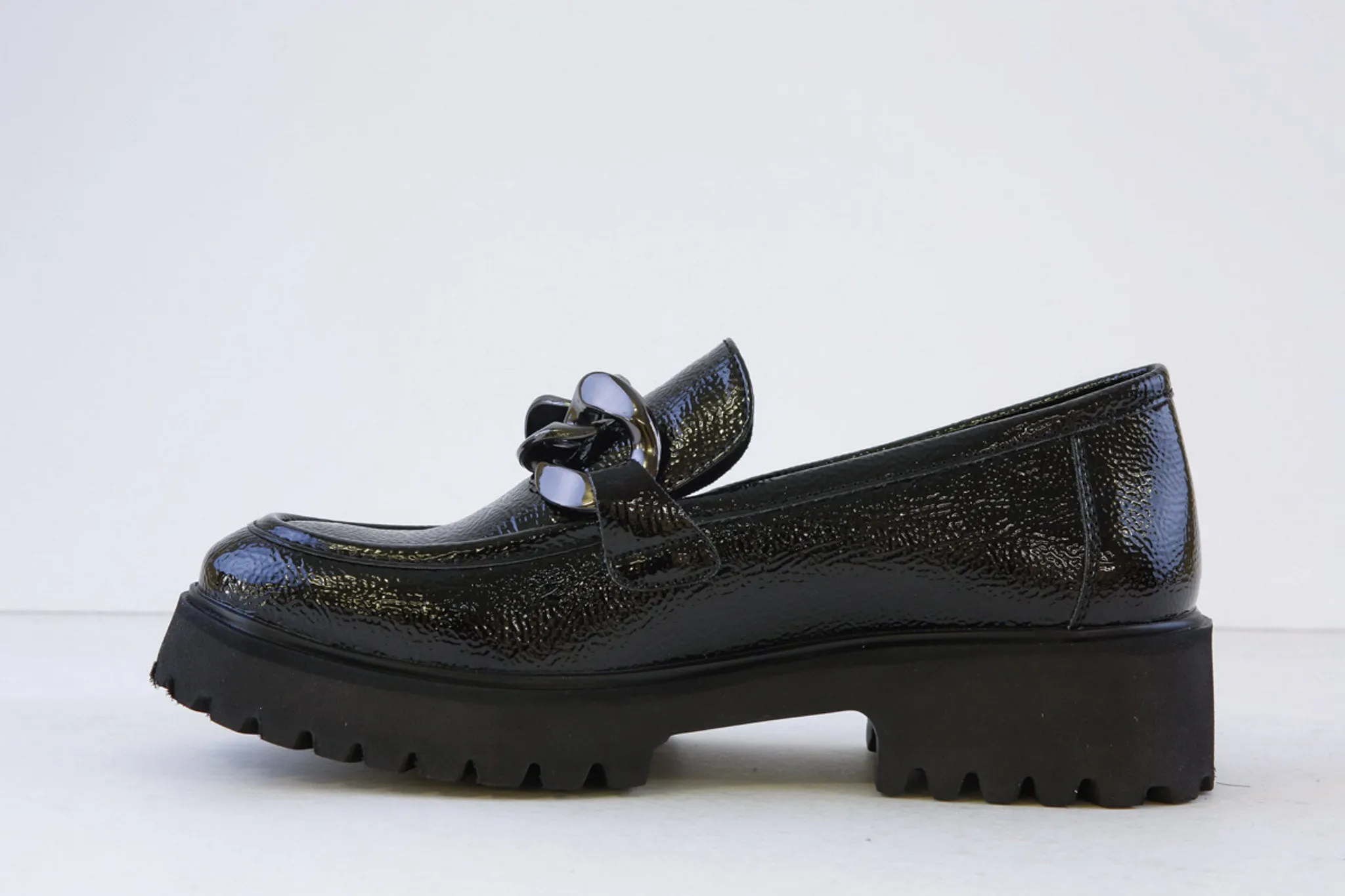 XTI - 143205 CHUNKY LOAFER - BLACK PATENT